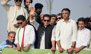 ECP asks SC to set aside orders &lsquo;favouring&rsquo; Imran