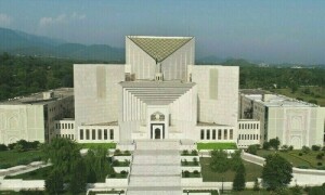 سپریم کورٹ نے 25 مئی کے واقعات پر عمران خان سے جواب طلب کرلیا