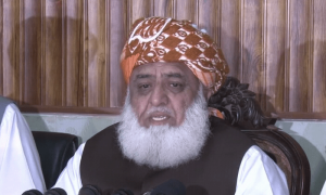 مولانا فضل الرحمٰن کا عمران خان پر نفرت کی سیاست کو فروغ دینے کا الزام