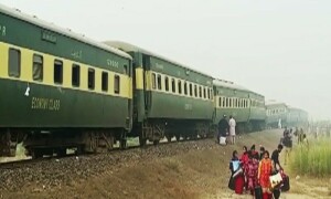 سکھ یاتریوں کو کراچی سے ننکانہ صاحب لے جانے والی ٹرین پٹری سے اتر گئی