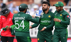&rsquo;عبداللہ اب پاکستانی ٹیم میں میری جگہ نہ لے جائے&lsquo;، شاداب اور سرفراز کی دلچسپ گفتگو وائرل