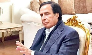 عمران خان نے حکومت گرانے، قاتلانہ حملے کا الزام اسٹیبلشمنٹ پر نہیں لگایا، پرویز الٰہی