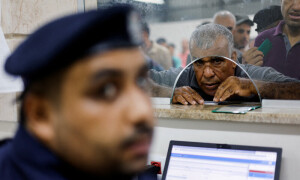 Israel rescinds 200 Gaza work permits citing bomb worries