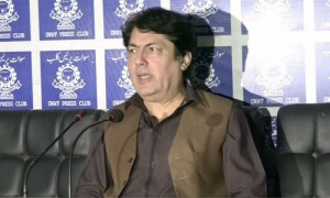 آپریشن مستقل حل نہیں، ٹی ٹی پی کےساتھ مذاکرات ختم نہیں کرنے چاہئیں، بیرسٹر سیف