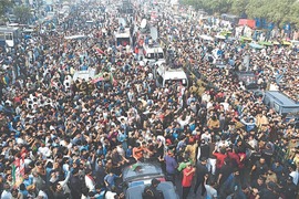 Imran promises revolution, through ‘ballot’ or ‘bloodshed’