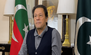 حکومت کو موقع دیتے ہیں، ہمارے ساتھ بیٹھیں ورنہ اسمبلیاں تحلیل کر دیں گے، عمران خان