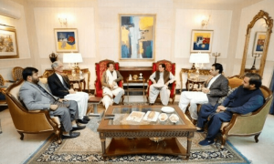 عمران خان سے پرویز الہٰی کی ملاقات، &rsquo;پنجاب اسمبلی تحلیل کرنے میں رتی بھر تاخیر نہیں ہوگی&lsquo;
