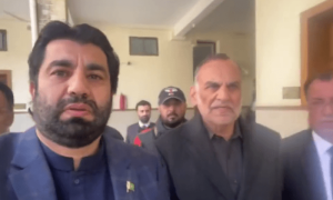 متنازع ٹوئٹس کیس: اعظم سواتی 5 روزہ ریمانڈ پر پولیس کے حوالے