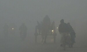Punjab govt imposes &lsquo;environmental emergency&rsquo; in smog-hit Lahore