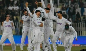 مردہ وکٹ پر ایک اور شکست: &rsquo;مسئلہ یہ ہے ہماری وکٹیں کیوریٹر نہیں بلکہ مالی بناتے ہیں&lsquo;