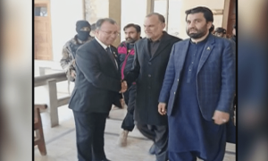 اعظم سواتی کو کوئٹہ سے سندھ پولیس نے تحویل میں لے لیا، وکلا