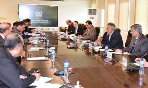 وزارت خزانہ کا ڈالر، گندم اور یوریا کی اسمگلنگ کا نوٹس