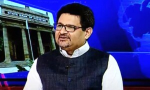 Pakistan&rsquo;s default risk won&rsquo;t subside until IMF comes aboard: Miftah