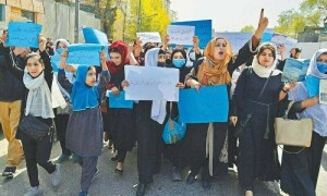 اقوام متحدہ کا طالبان سے خواتین سے متعلق اپنی سخت پالیسیاں واپس لینے کا مطالبہ