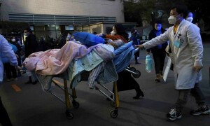 چین: کورونا کیسز میں اضافہ، ہسپتالوں میں مریضوں کا شدید دباؤ