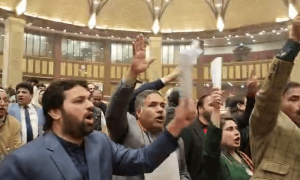 پنجاب اسمبلی میں ایک بار پھر ہنگامہ آرائی، اجلاس کل تک ملتوی