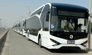 کراچی میں پاکستان کی پہلی الیکٹرک بس سروس کا آغاز