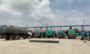 Dawn Investigations: Selling liquid gold &mdash; Karachi&rsquo;s tanker mafia