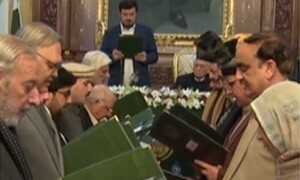 خیبر پختونخوا کی 15 رکنی نگران کابینہ نے حلف اٹھالیا