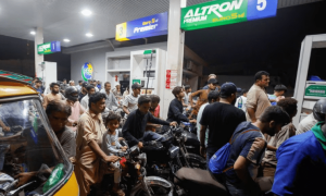 بینکوں کا ایل سیز کھولنے سے انکار، پاکستان پر ایندھن کی قلت کا خطرہ منڈلانے لگا