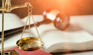 کراچی: ریپ کیس میں عدالت سے باہر تصفیے کی کوئی قانونی حیثیت نہیں، سیشن جج