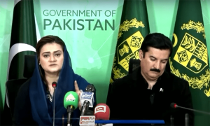 عمران خان خود چھپ کر بیٹھے ہیں اور سیاست کیلئے کارکنوں کو ڈھال بنا رہے ہیں، وزیر اطلاعات