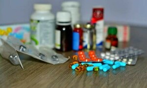 چالیس دوا ساز کمپنیوں کا ادویات کی پیداوار روکنے کا انتباہ