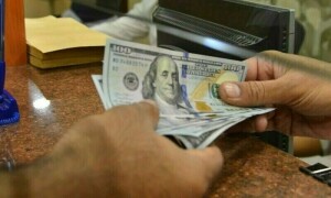 پاکستان سے یومیہ لاکھوں ڈالر افغانستان اسمگل ہو رہے ہیں، رپورٹ