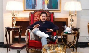 نواز شریف نے سابق آرمی چیف کو توسیع دینے کے بدلے میں ان کے ساتھ معاہدہ کیا، عمران خان