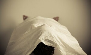 کراچی: ڈکیتی مزاحمت پر پانچ بہنوں کے اکلوتے بھائی سمیت 2 افراد قتل