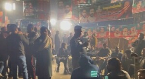 عمران خان کی گرفتاری پر مزاحمت کیلئے پی ٹی آئی کارکنان زمان پارک میں جمع