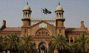 پی ٹی آئی کے پنجاب سے تعلق رکھنے والے ایم این ایز کے استعفے منظور کرنے کا نوٹیفکیشن معطل