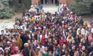 لمس یونیورسٹی کے طلبہ کی جانب سے&rsquo;بولی وڈ ڈے&rsquo; منانے پر تنازع