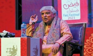 فیض فیسٹیول میں جاوید اختر کےالزامات، سوشل میڈیا صارفین برہم