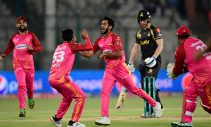 پی ایس ایل 8: اسلام آباد یونائیٹڈ نے پشاور زلمی کو باآسانی 6 وکٹوں سے شکست دے دی