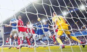 Arsenal title bid rocked by Everton, dismal Liverpool crash again