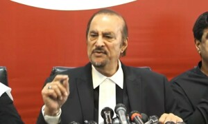 عمران خان پر ایک اور قاتلانہ حملے کی تیاری ہو رہی ہے، بابر اعوان کا دعویٰ