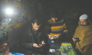 خیبر: بجلی کی لوڈشیڈنگ کے خلاف تیسرے روز بھی مظاہرہ، مذاکرات ناکام