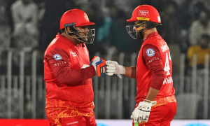 گلیڈی ایٹرز کو چھٹی شکست، یونائیٹڈ سنسنی خیز مقابلے میں تین وکٹوں سے کامیاب