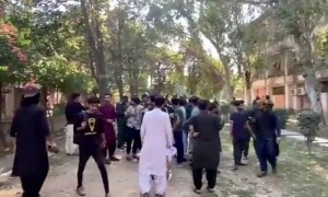 پنجاب یونیورسٹی میں ہولی کھیلنے والے طلبہ پر حملہ، 15 زخمی