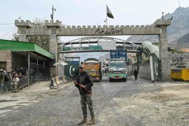 پاکستان، افغانستان طورخم پر تجارت و پیدل گزرنے والوں کو سہولت فراہم کرنے پر متفق