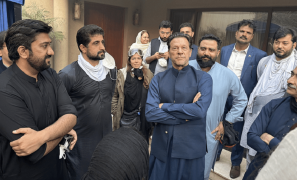 عمران خان کی گرفتاری : لاہور ہائیکورٹ کا کل صبح 10 بجے تک زمان پارک میں پولیس آپریشن روکنے کا حکم