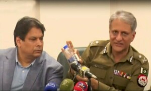 عمران خان کی رہائش گاہ زمان پارک سے اسلحہ، پیٹرول بم برآمد ہوئے، آئی جی پنجاب