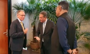 اسلام آباد: پی ٹی آئی رہنماؤں کی غیرملکی سفارت کاروں سے ملاقات، مقامی مسائل پر گفتگو