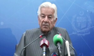 عمران خان جن پر حکومت گرانے کا الزام لگاتا رہا انہی سے مدد مانگ رہا ہے، خواجہ آصف