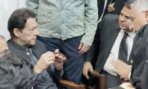 لاہور ہائی کورٹ نے عمران خان کی حفاظتی ضمانت میں 27 مارچ تک توسیع کردی