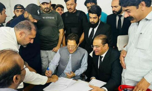لاہور: عمران خان انسداد دہشت گردی عدالت میں پیش، 3 مقدمات میں عبوری ضمانت منظور