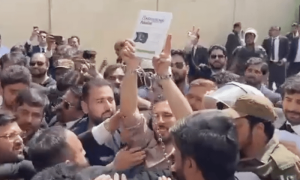 پی ٹی آئی رہنما حسان نیازی کا کراچی میں درج مقدمے میں دو روزہ راہداری ریمانڈ منظور