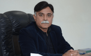 پی ٹی آئی-نظریاتی کی ترین گروپ کو پارٹی پلیٹ فارم کی پیشکش
