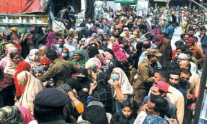 پنجاب: مفت آٹے کی تقیسم کے مراکز پر بھگدڑ سے 2 جاں بحق، 56 زخمی